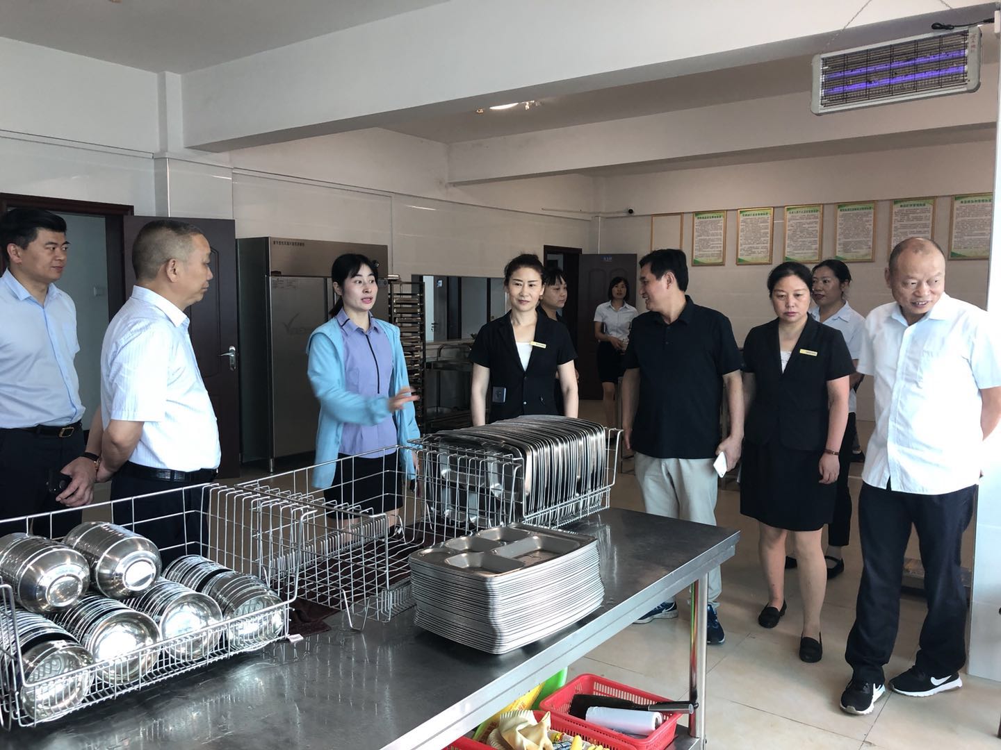 董事长吴红林、总经理孙华等巡检八大食堂食品安全